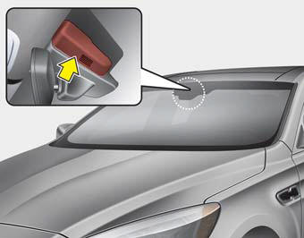 Auto Defogging reduces the probability of fogging up the inside of the windshield