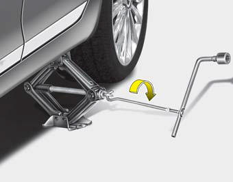 9.Insert the jack handle into the jack and turn it clockwise, raising the vehicle